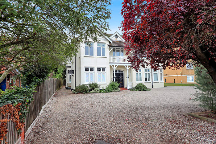 2 Bedroom Apartment For Sale In Crowstone Road, Westcliff-on-Sea, SS0