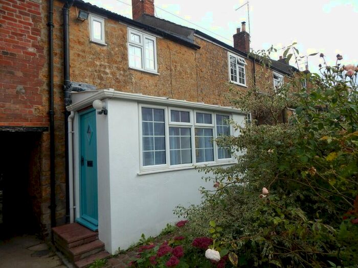 2 Bedroom Cottage To Rent In Bridgwater Buildings, Castle Cary, BA7