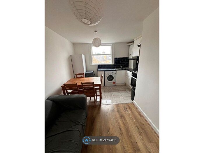 4 Bedroom Flat To Rent In Lothair Road, London, W5