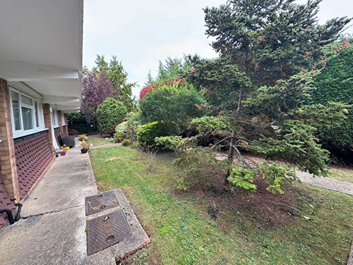 1 Bedroom Studio For Sale In Briarleas Gardens, Upminster, RM14