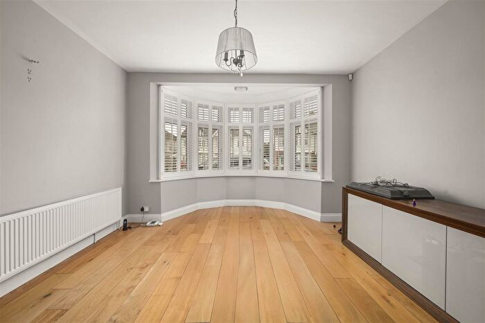 5 Bedroom Semi Detached House To Rent In Lennox Gardens, Dollis Hill, NW10