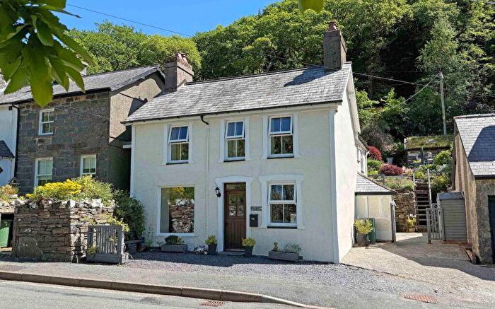 4 Bedroom Link Detached House For Sale In Nant Gwynant, Caernarfon, Gwynedd, LL55