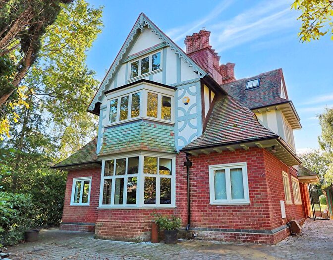 6 Bedroom Detached House To Rent In Clevedon Road, Tilehurst, RG31