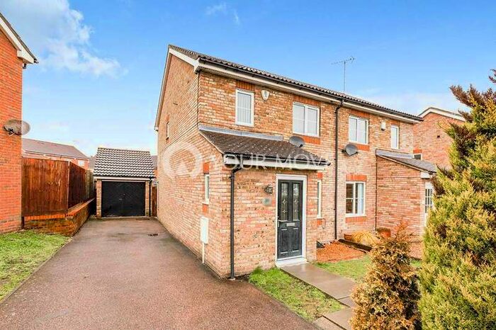 3 Bedroom Semi-Detached House To Rent In Mariners Way, Gravesend, Kent, DA11