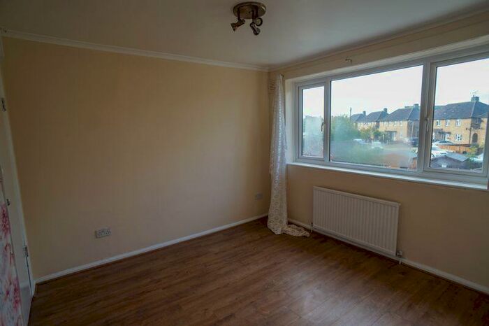 4 Bedroom Semi-Detached House To Rent In North Avenue, Canvey Island, SS8
