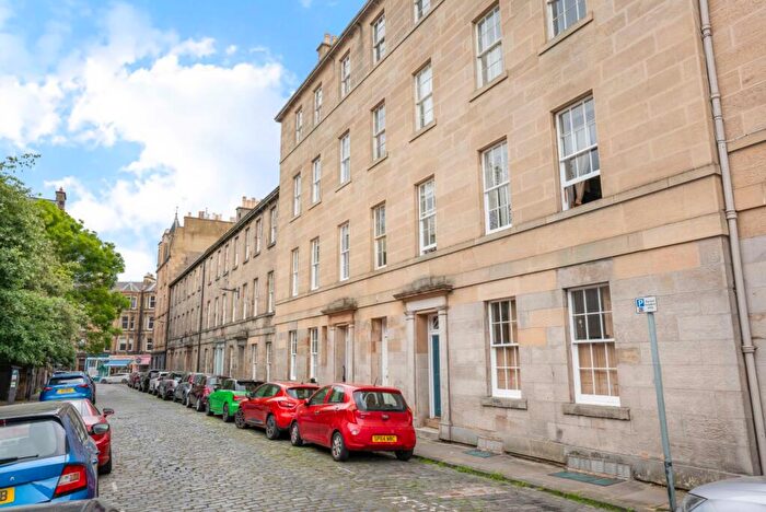 2 Bedroom Apartment For Sale In Cheyne Street, Stockbridge, Edinburgh, EH4