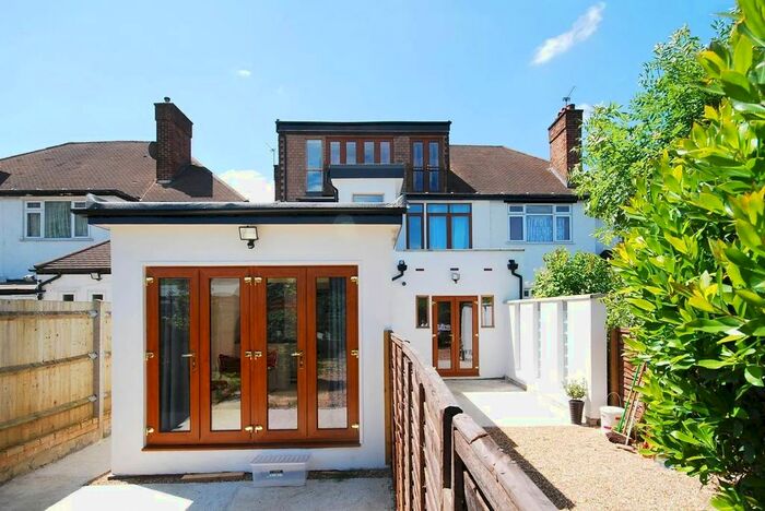 1 Bedroom Flat To Rent In Norbury Crescent, London, SW16