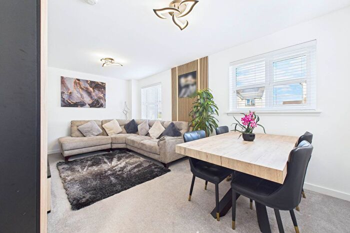 3 Bedroom Semi-detached House For Sale In Tyndrum Crescent, Hamilton, ML3