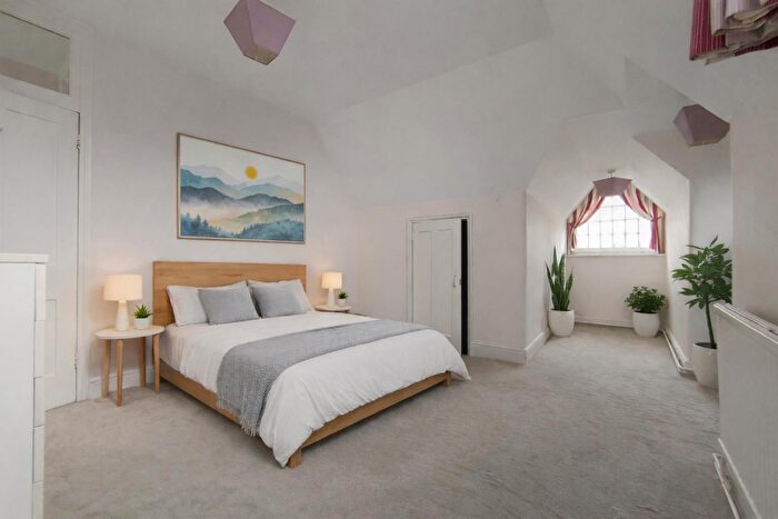 1 Bedroom Flat To Rent In Lyndhurst Gardens, Belsize Park, NW3