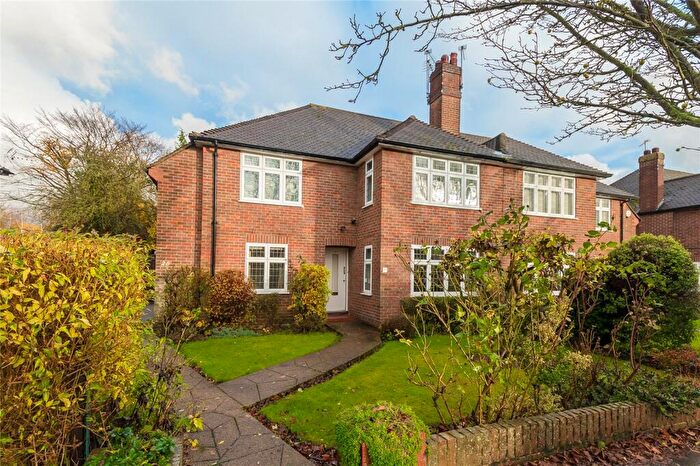 2 Bedroom Maisonette For Sale In The Sigers, Eastcote, HA5
