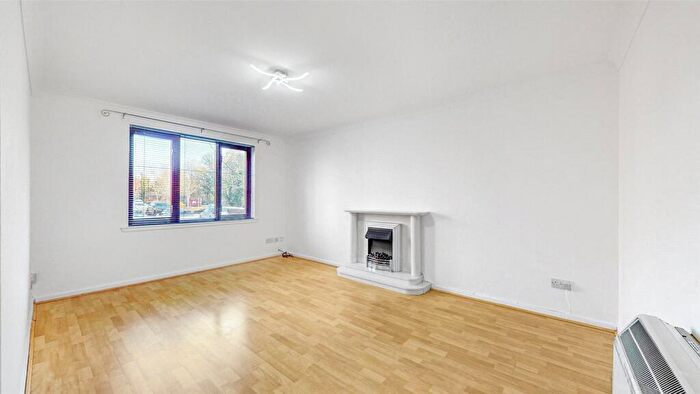 2 Bedroom Apartment For Sale In Spoolers Road, Paisley, PA1