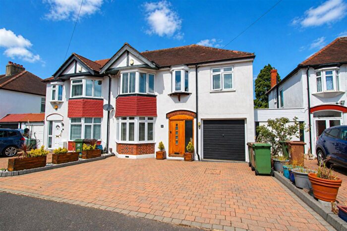 4 Bedroom Semi Detached House For Sale In Tritton Avenue, Beddington, CR0