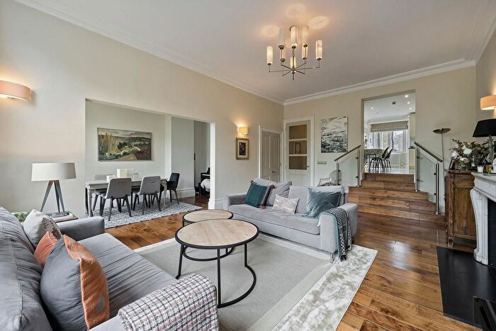 3 Bedroom Flat To Rent In Queen's Gate Gardens, London, SW7