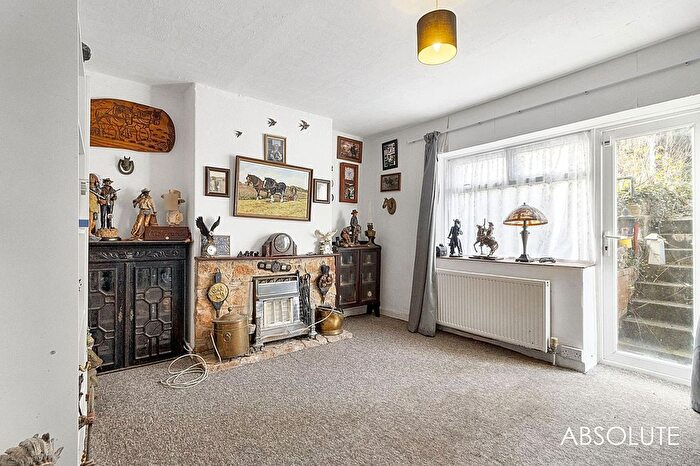 2 Bedroom Flat For Sale In Cartwright Crescent, Teignmouth, TQ14