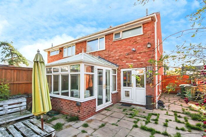 3 Bedroom Semi Detached House For Sale In Stapleton Close, Redditch, B98