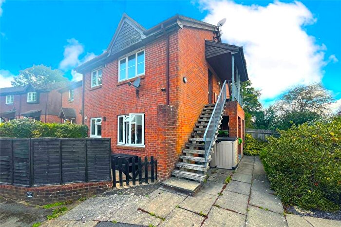 Studio For Sale In St. Peters Gardens, Wrecclesham, Farnham, Surrey, GU10