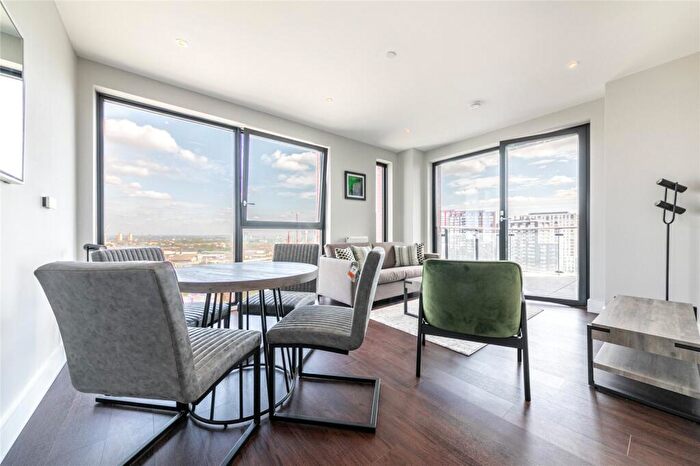 2 Bedroom Apartment To Rent In Avalon Point, Silvocea Way, London, E14