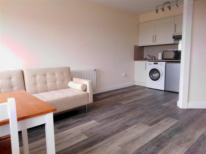 1 Bedroom Flat To Rent In Wern Terrace, Swansea, SA1