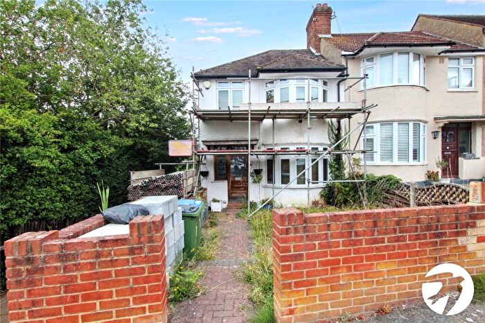 3 Bedroom Semi-Detached House For Sale In Moordown, London, SE18