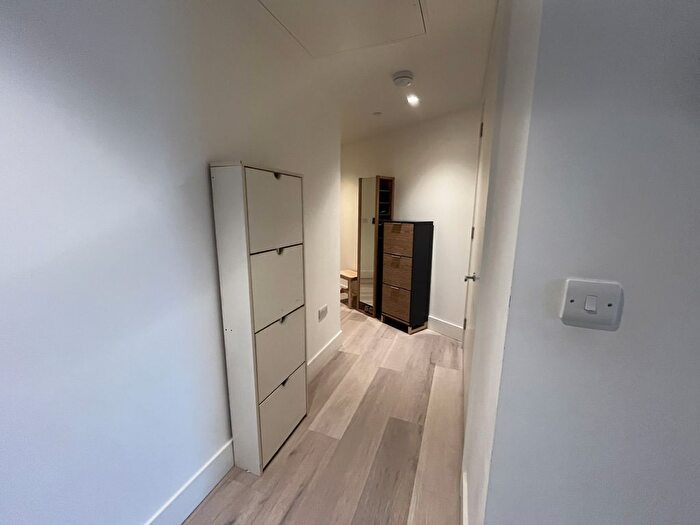 2 Bedroom Flat For Sale In Daneland Walk, London, N17