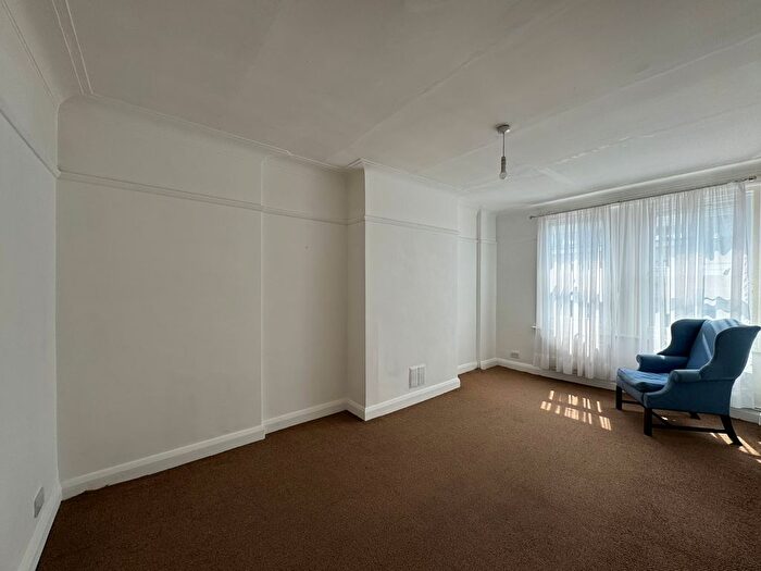 2 Bedroom Flat To Rent In Broadway, London, W13