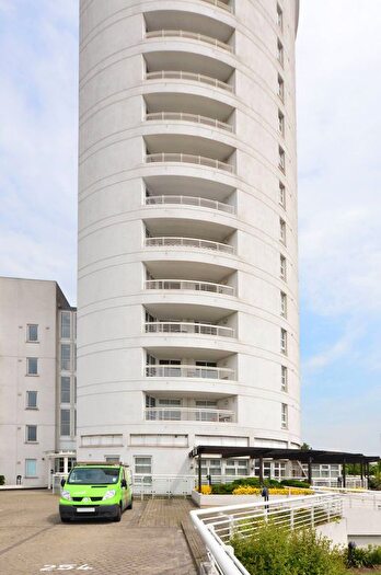 2 Bedroom Flat For Sale In Barrier Point Road, Silvertown, London, E16