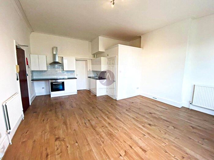 Apartment To Rent In Parsifal Road, West Hampstead, London, NW6