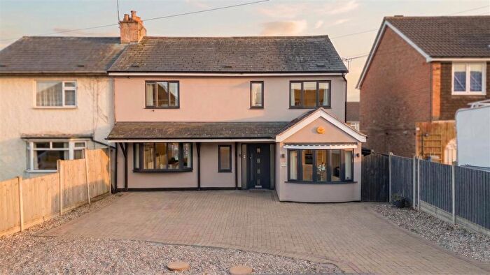 4 Bedroom Semi Detached House For Sale In Upper Eastern Green Lane, Coventry, CV5