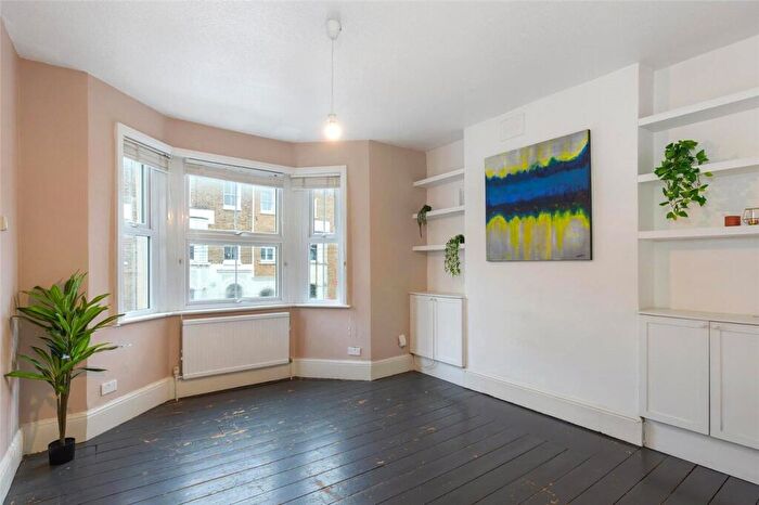 3 Bedroom Apartment To Rent In Camden Hill Road, London, SE19