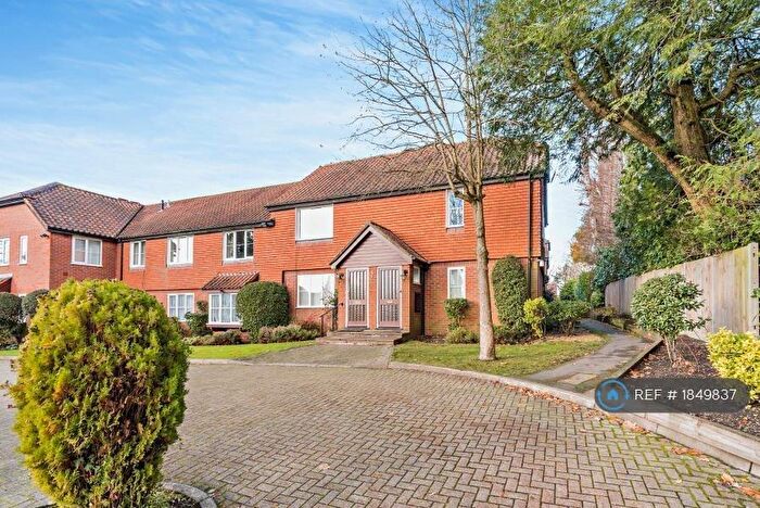 2 Bedroom Maisonette To Rent In Craigmore Court, Northwood, HA6