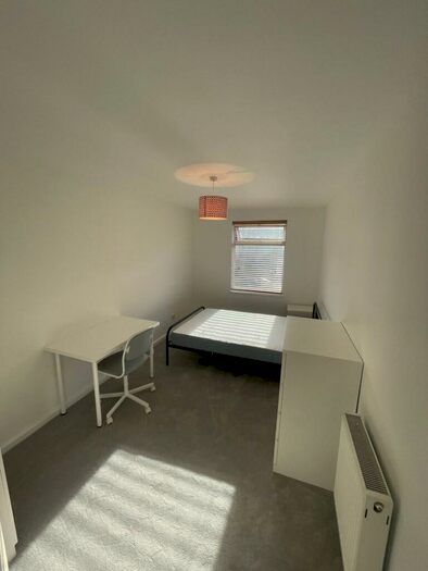 3 Bedroom Flat To Rent In Shirreff Court, Abbotsford Road, BS6