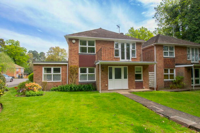 4 Bedroom Detached House To Rent In Church Road, Fleet, GU51