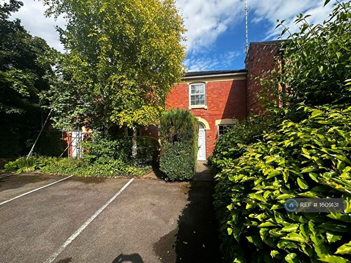 1 Bedroom Flat To Rent In Manor Court, Kenilworth, CV8