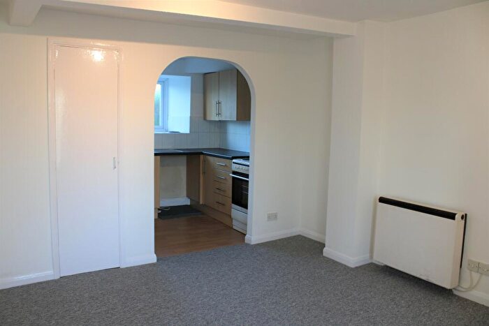 2 Bedroom Flat To Rent In Central Yeovil, Somerset, BA20