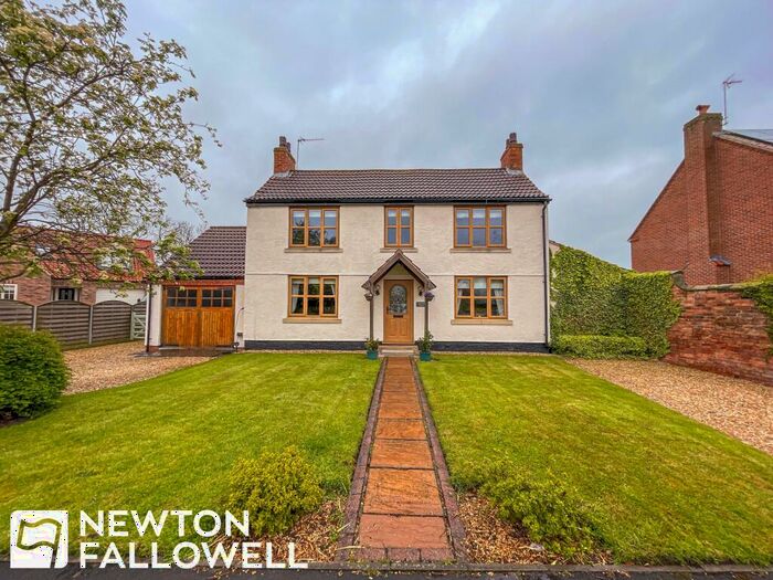 4 Bedroom Detached House For Sale In Main Street, Laneham, DN22
