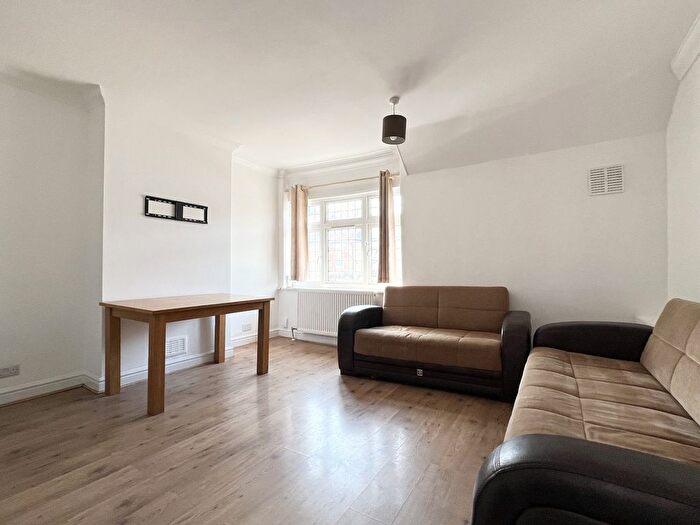 3 Bedroom Flat To Rent In Percival Road, Enfield, EN1