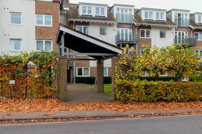 2 Bedroom Flat To Rent In Harlands Road, Haywards Heath, RH16