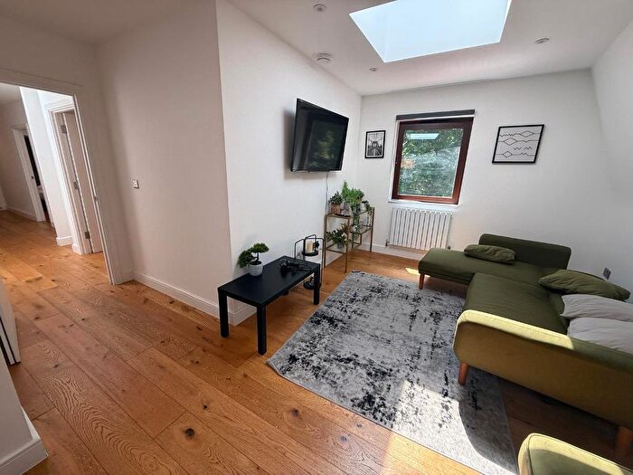 2 Bedroom Flat To Rent In Lower Road, London, SE16