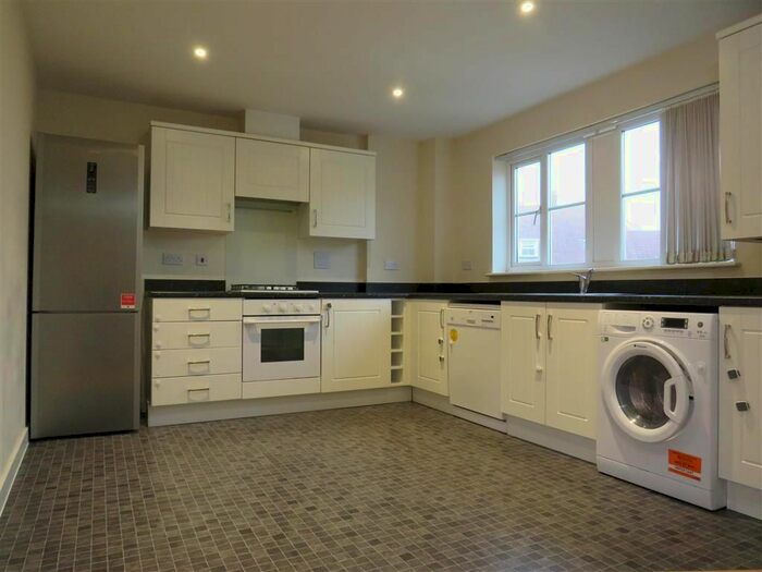 2 Bedroom Flat To Rent In Brigadier Gardens, Ashford, TN23