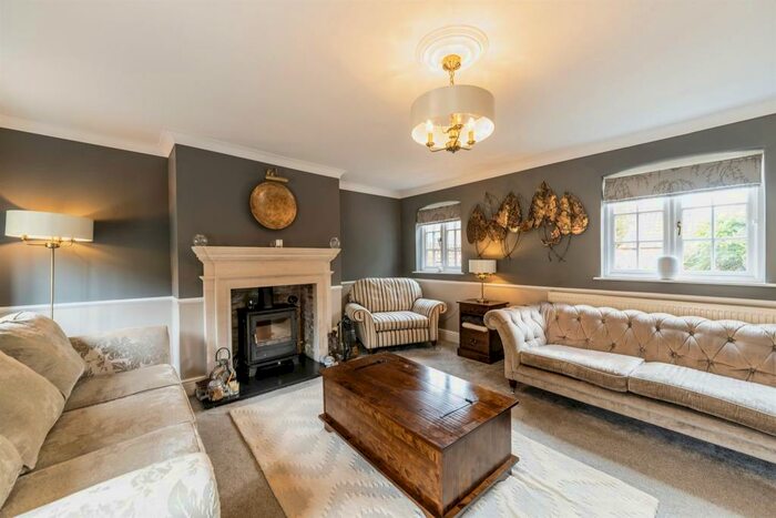 4 Bedroom Detached House For Sale In Grange Farm Mews, Newark, NG23