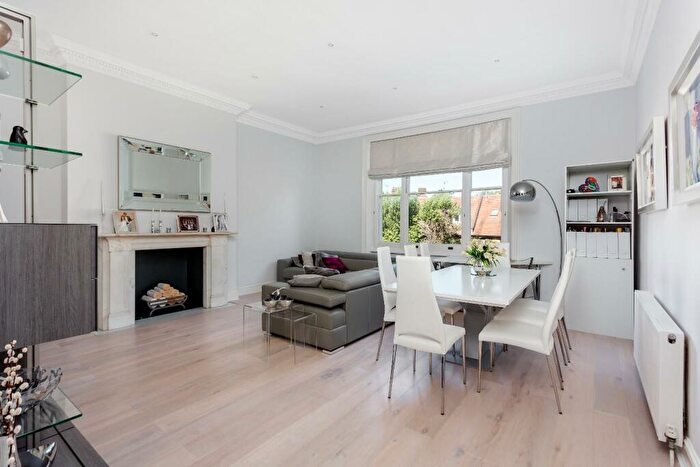 2 Bedroom Flat To Rent In Belsize Park, London, NW3