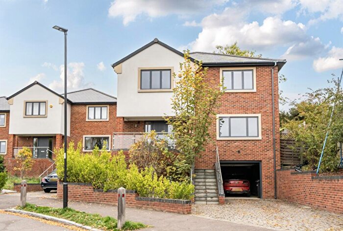 4 Bedroom Detached House For Sale In The Coppice, Enfield, EN2