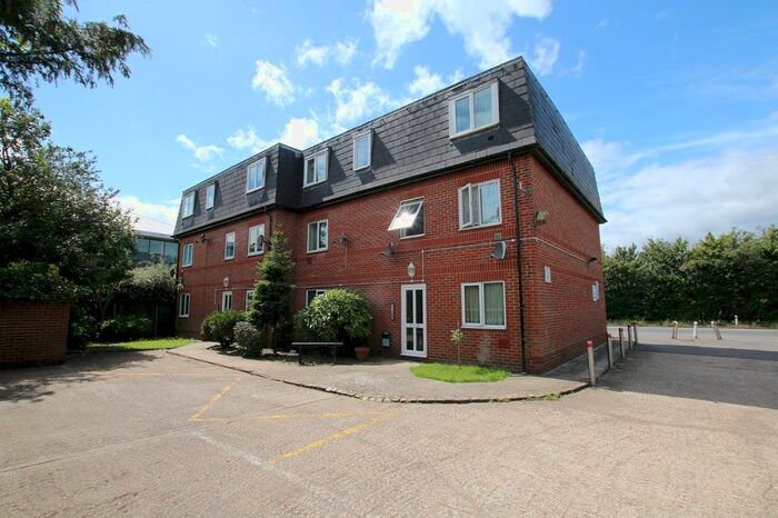 1 Bedroom Flat To Rent In Poyle Road, Colnbrook, Slough, SL3