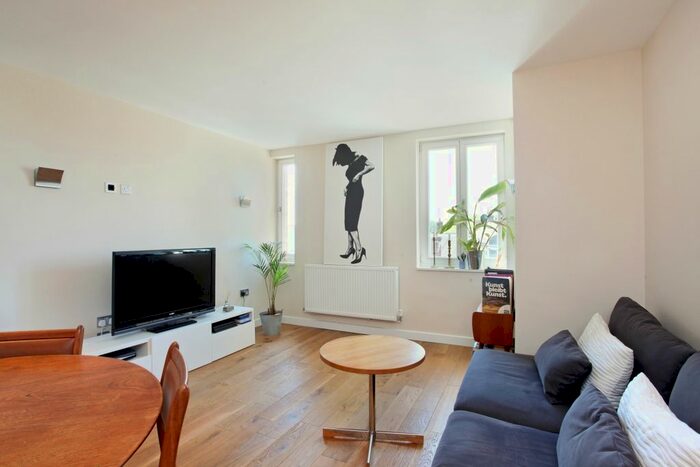 1 Bedroom Flat To Rent In William Street, Windsor, SL4