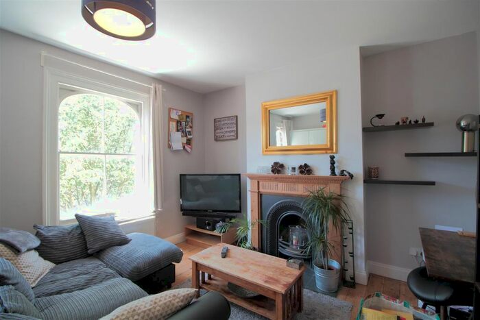 2 Bedroom Flat To Rent In Mayall Road, London, SE24