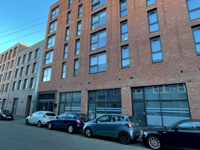 Flat To Rent In Cliveland Street, Birmingham, West Midlands, B19