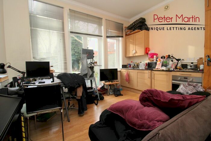 Studio To Rent In Rosslyn Hill, Belsize Park NW3