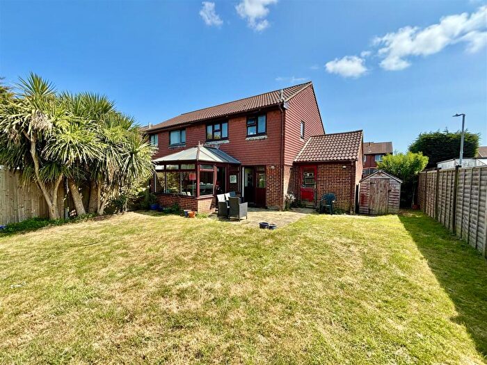 3 Bedroom Semi-Detached House For Sale In Steyning Avenue, Peacehaven, BN10