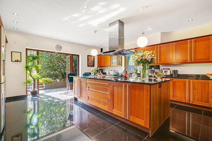 6 Bedroom Detached House To Rent In The Avenue, Whyteleafe, CR3