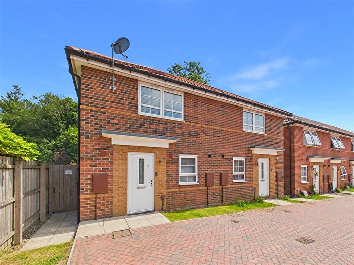 3 Bedroom Semi Detached House For Sale In Needham Rise, Hessle, HU13
